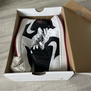 WMNS Air Jordan 1 MID SE Utility size 8 in box